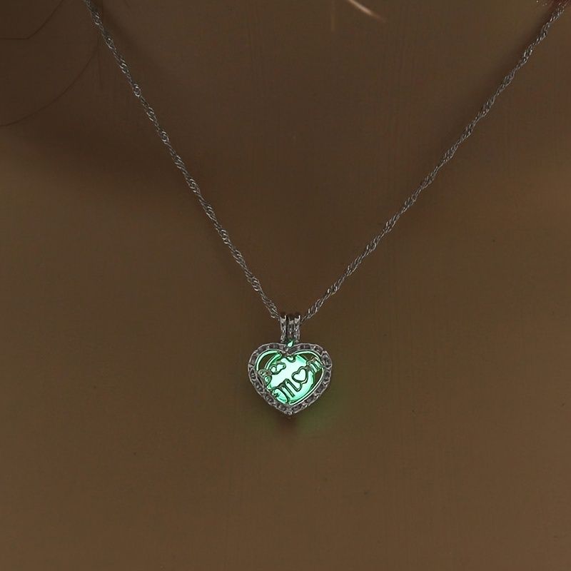 Glowing In The Night Charm Hjerteformet Beste Mamma Bokstaver Anheng Halskjede Festsmykker For Kvinner Jenter Halloween Present Morsdagsgave